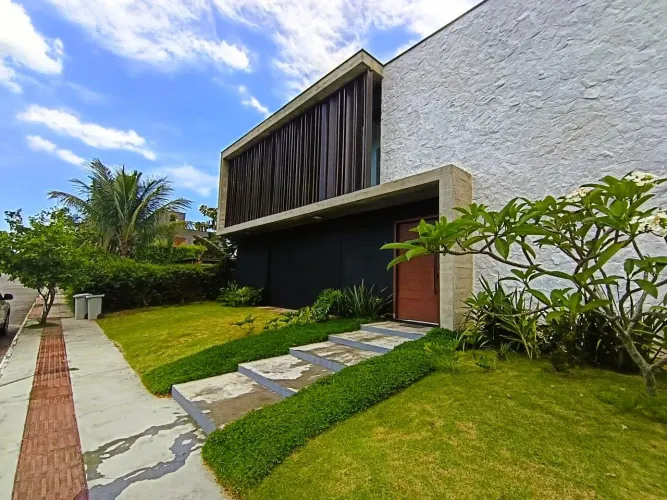 Casa com piscina e 3 suítes para alugar em Florianópolis/SC.