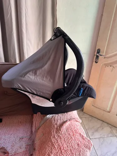 Vende-se bebê conforto