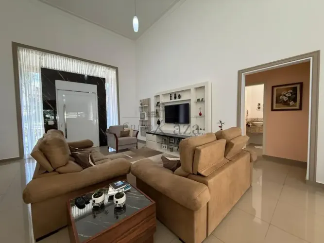 Oportunidade - Casa em Condomínio - Terras de Santa Helena - Jacareí - 4 Dormitórios - 428
