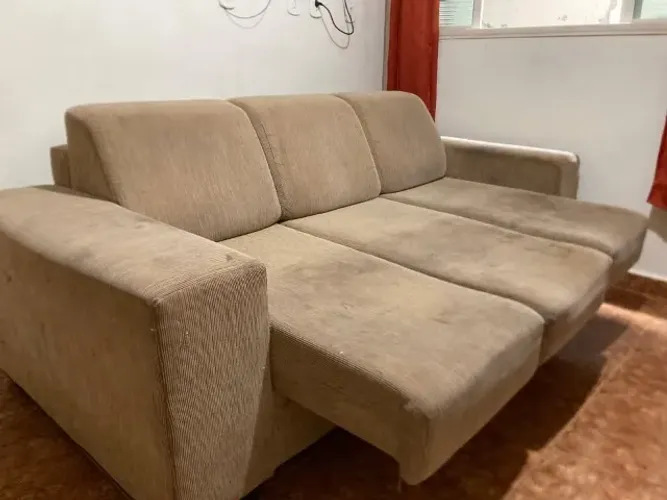 SOFÁ RETRÁTIL 3 LUGARES 2 METROS