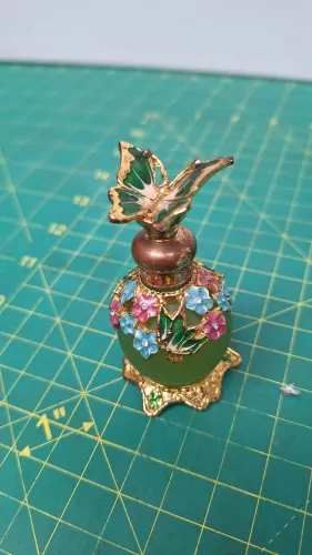 Mini Porta-Perfume Decorativo Vintage com Borboleta