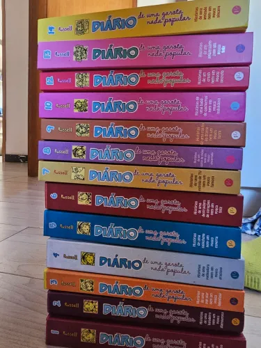13 LIVROS GAROTA NADA POPULAR