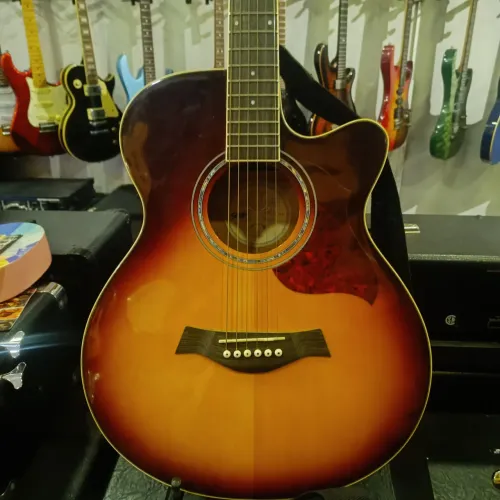 Violão Seizi eletroacústico com correia e capa