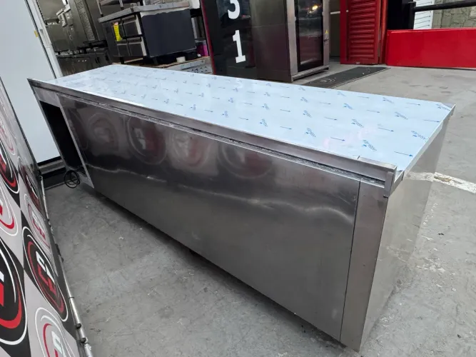 VENDO UM BALCÃO REFRIGERADO 4 PORTAS TODO EM AÇO INOX AR FORÇADO