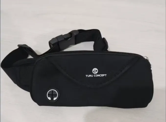 Pochete esportiva de cintura com cinto elástico saída para fone de ouvido corrida academia