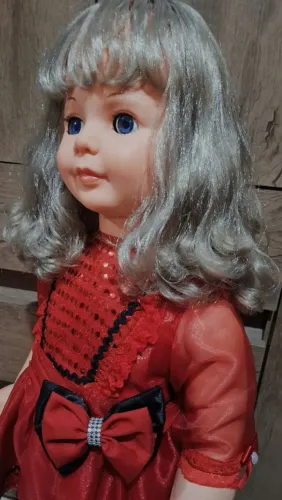 Boneca amiguinha da estrela vestido vermelho com preto