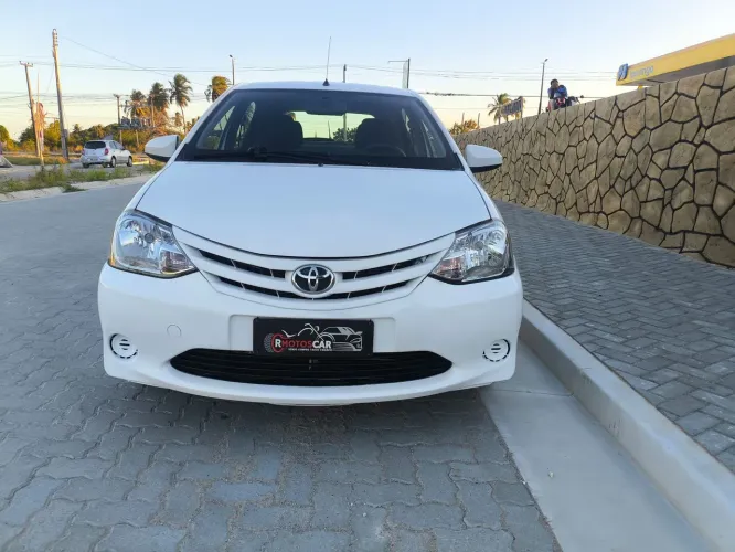 Toyota Etios X 1.3 Flex 16V 5P Mec. 2014