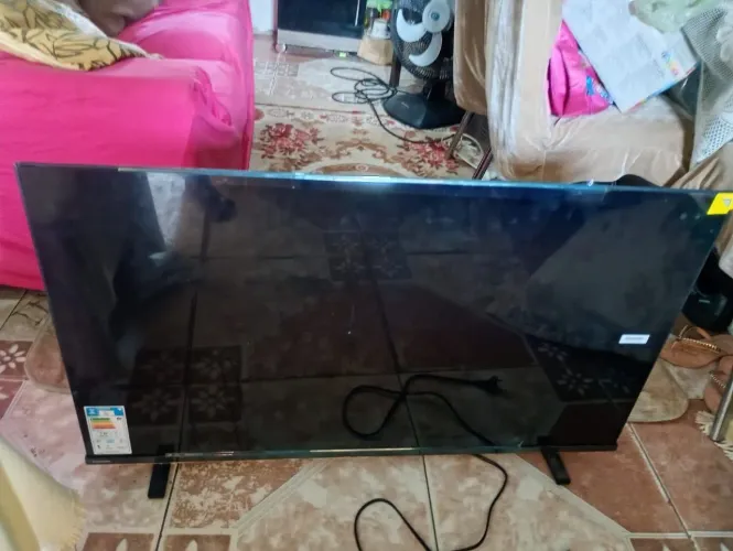 Tv para retirada de peças 