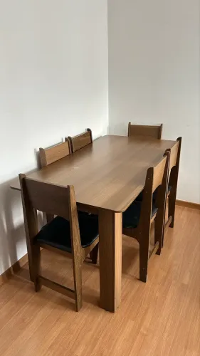 Mesa de madeira 6 lugares