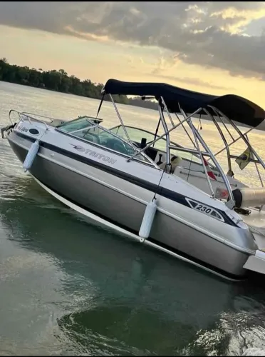 ? Lancha Triton 230 - 6 lugares | Revisada | Pronta para navegar