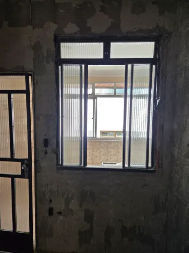 Janelas e portas usadas