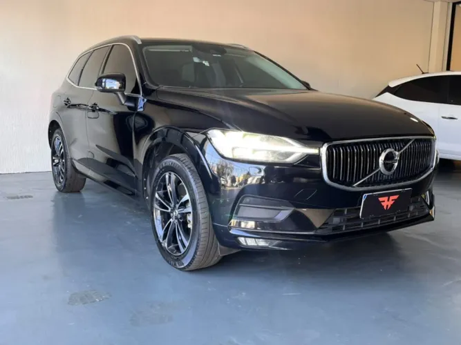 Volvo XC-60 XC 60 D-5 Momentum 2.0 AWD Diesel 5P 2020