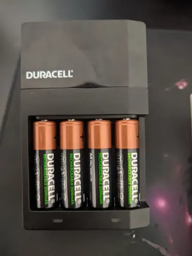 Carregador DURACELL+ 4 pilhas RECARREGÁVEIS 
