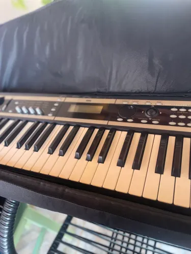 KORG X50 (DISPLAY QUEBRADO) Por isso o valor está abaixo ?