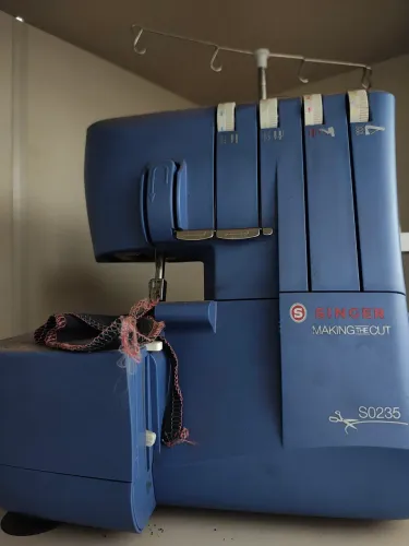 Máquina de Costura Overloque Singer S0235 Azul (Making the Cut) - Seminova