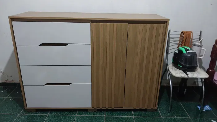 Cômoda com um ano de uso