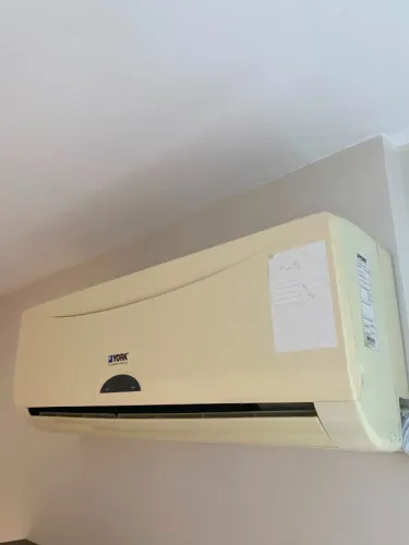 R$ 950,00 Ar- Condicionado split (1,200 BTU/h)- YORK