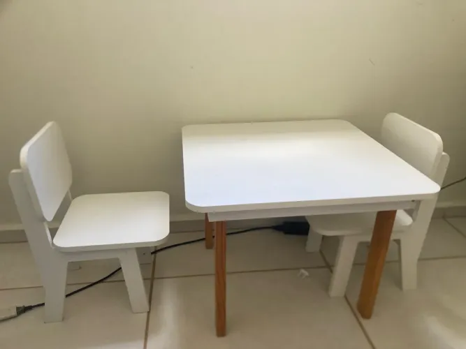Cadeira infantil de madeira