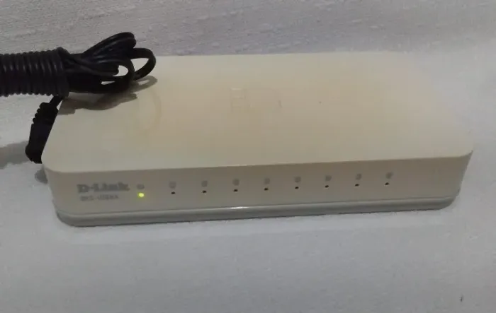 Switch Fast Ethernet 8 Portas 10/100mbps D-link Des-1008a