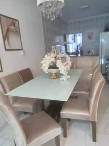Sala de jantar e aparador 