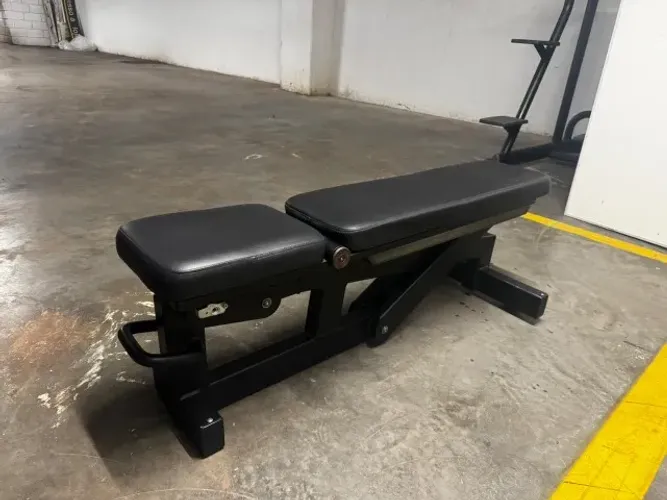 Banco Regulável (Ajustável) - Technogym
