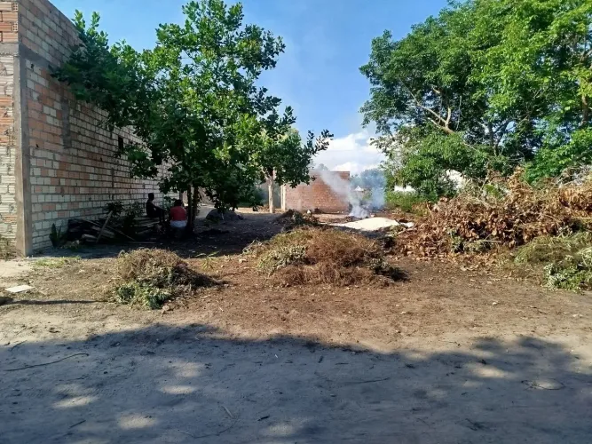 Vendo ou troco Terreno com kitnet na área verde