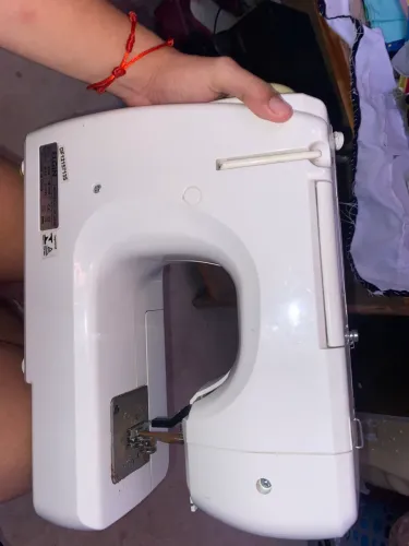 Máquina de costura elétrica