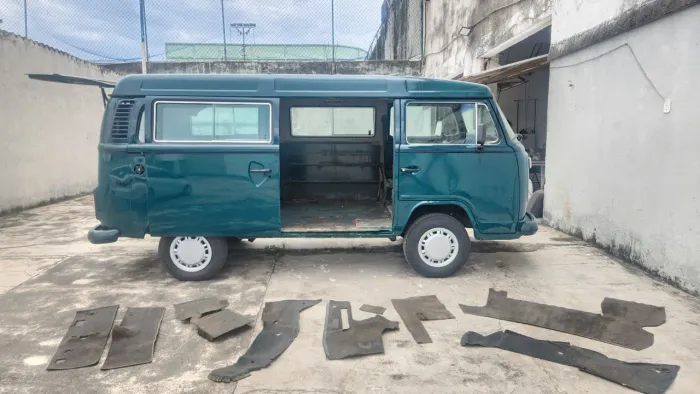 Volkswagen Kombi Carat (álcool) 1999