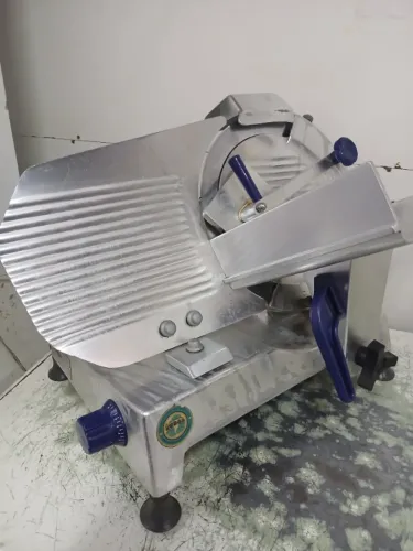 Vendo fatiadora de frios gural