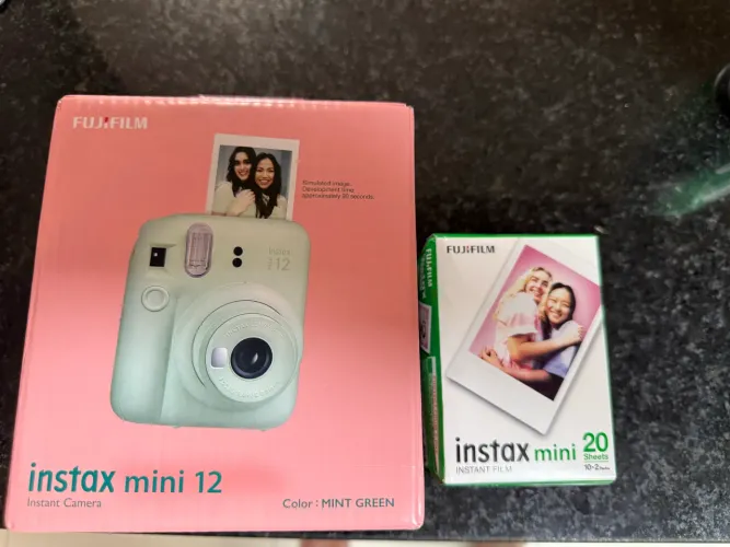 Polaroid Mini 12 ( com 20 fotos) lacrada sem uso