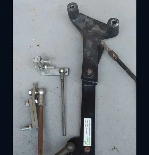 Adaptação para acelerar e frear. Era usado em um Honda fit automático