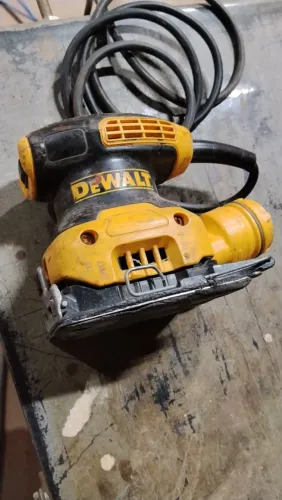 Treme treme Dewalt 220 volts
