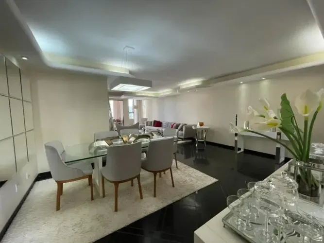 Apartamento para venda possui 300 metros quadrados com 4 quartos em Praia da Costa - Vila