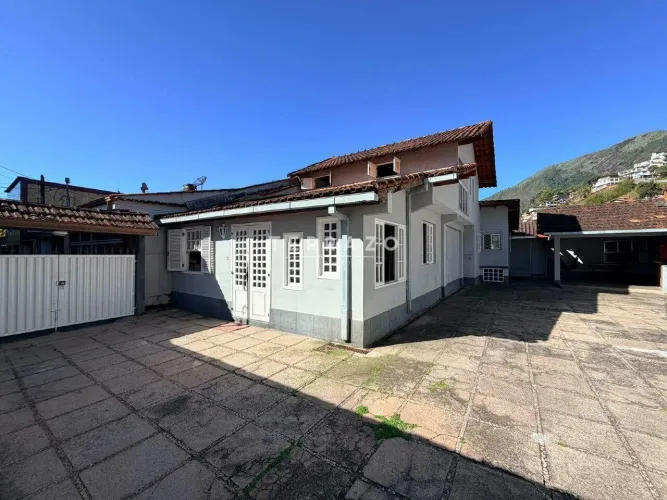 Casa à venda, 4 quartos, 1 suíte, 3 vagas, Alto - Teresópolis/RJ