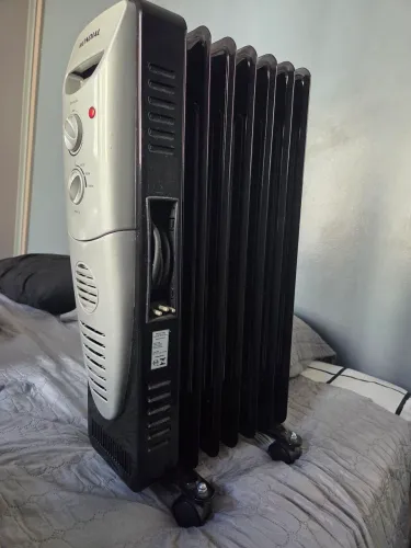 Aquecedor a óleo portátil 127v 1500W