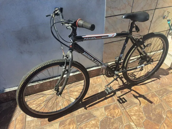 Bicicleta Houston aro 26 com marcha, cadeado e campainha