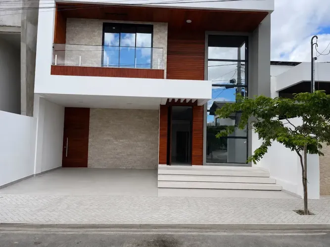 Casa no Condomínio Solnaecente etapa 1