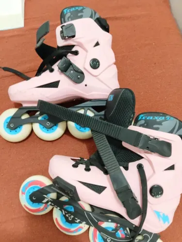 Pantins inline freestyle Traxart Revolt rosa em Caruarua, Pernambuco