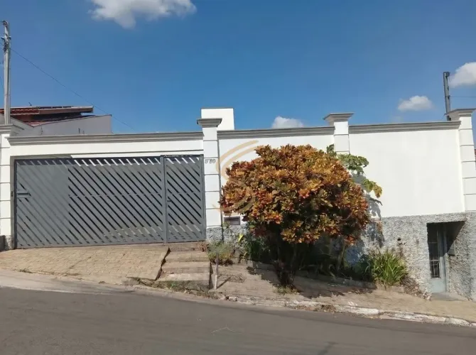Casa à Venda no Jardim Santa Tereza muito espaçosa e com área gourmet