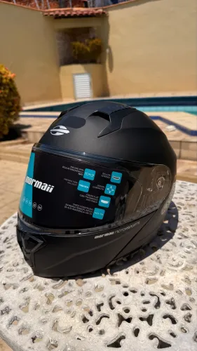 Capacete articulado Mormaii com óculos