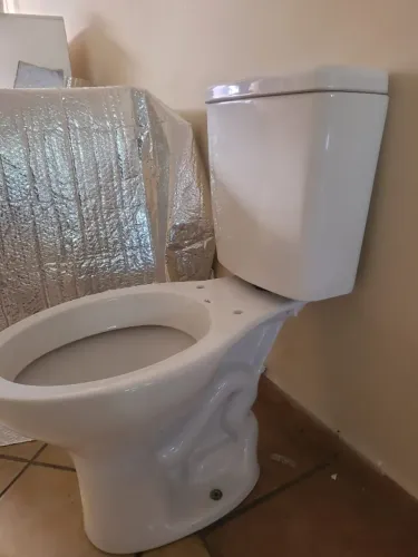 Vendo vaso sanitário Celite com caixa acoplada, branco