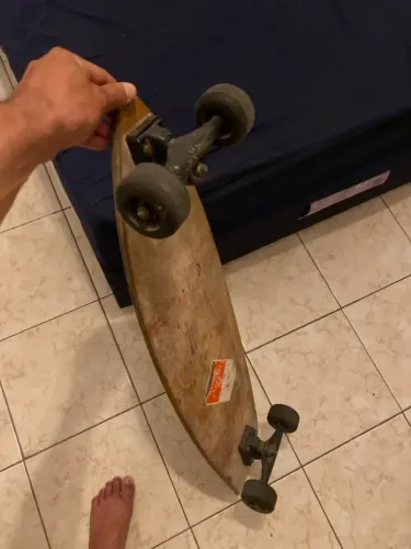 Longboard à Venda - Ótimo Estado, Pronto para Andar!