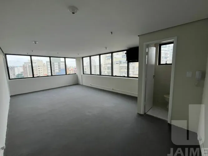 Conjunto Comercial próximo à Avenida Angélica com 1 sala, 2 banheiros e 1 vaga.
