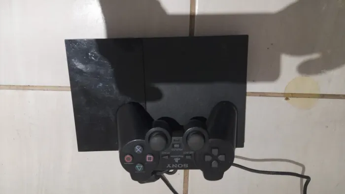 PLAYSTATION 2 em perfeito estado funcionando perfeitamente com controle e todos os cabos