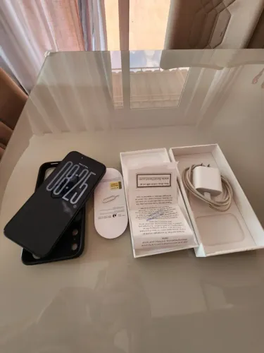 iPhone 17 Pro Max 512 GB, semi-novo, 4 meses de uso, bateria 100%, comprado nos EUA.