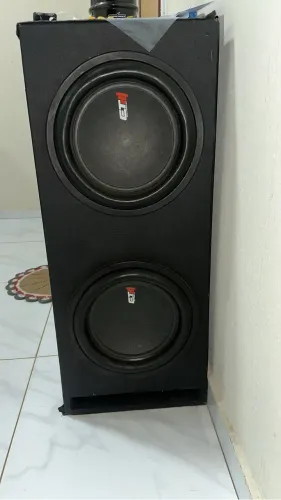 Caixa projetada com 2 grave e roadstar 1200