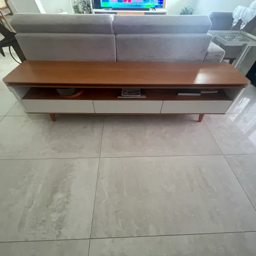 Rack para apoio Sofá ou TV. 220cm largura off-white nature