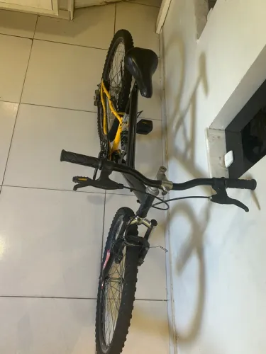 Bicicleta aro 26. Sem marcha. Divido em 10x no cartao. 