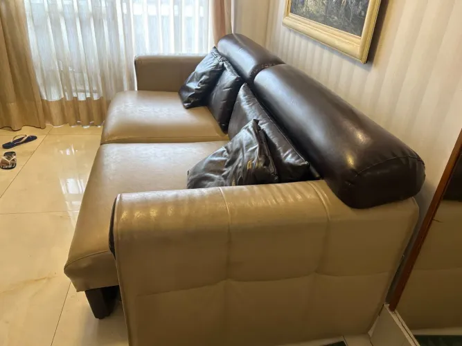 SOFA de 2,5 m (5 Lugares) em Couro Náutico em excelente estado