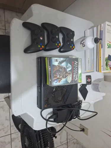 Xbox 360 superslim, 4 jogos, desbloqueio exploit + jogos em hd interno